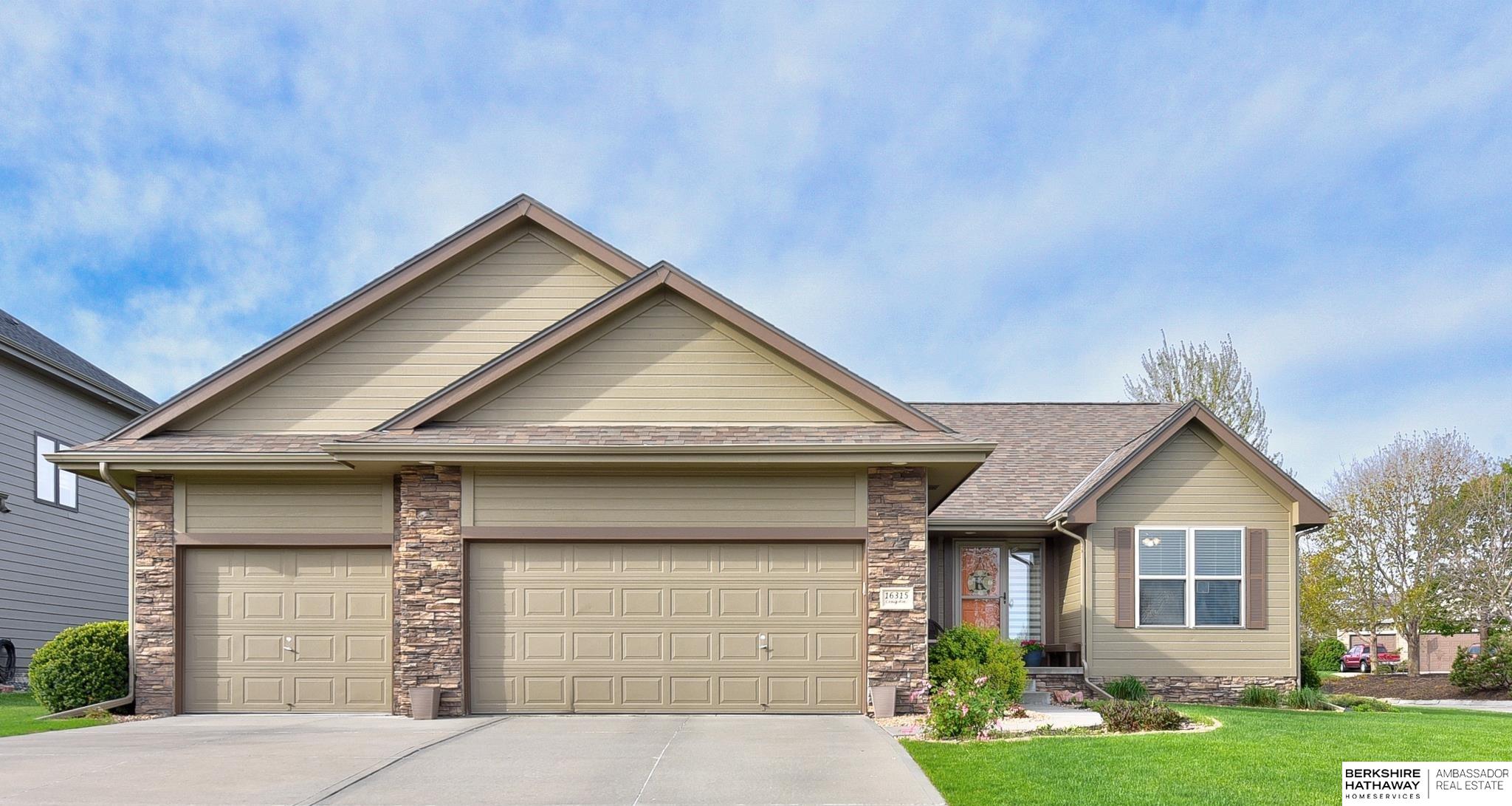 Bennington, Nebraska 68007, United States, 4 Bedrooms Bedrooms, ,3 BathroomsBathrooms,Residential,Active,119772