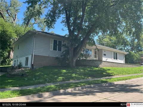 Photo of 5010 Frederick Circle, Omaha, NE 68106 (MLS # 22607423)