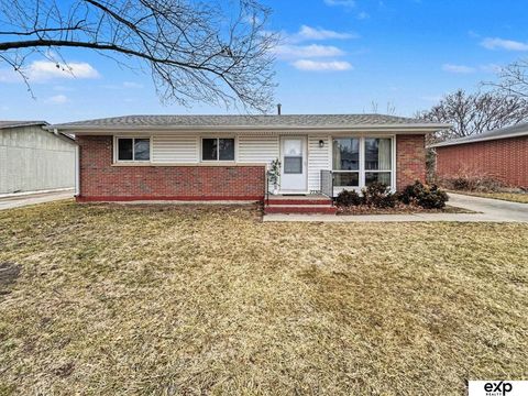 Photo of 7730 Cherrywood Drive, Lincoln, NE 68510 (MLS # 22606407)