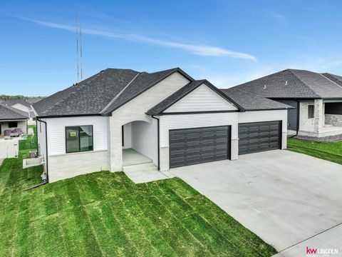 Photo of 7510 Maxine Drive, Lincoln, NE 68516 (MLS # 22535036)