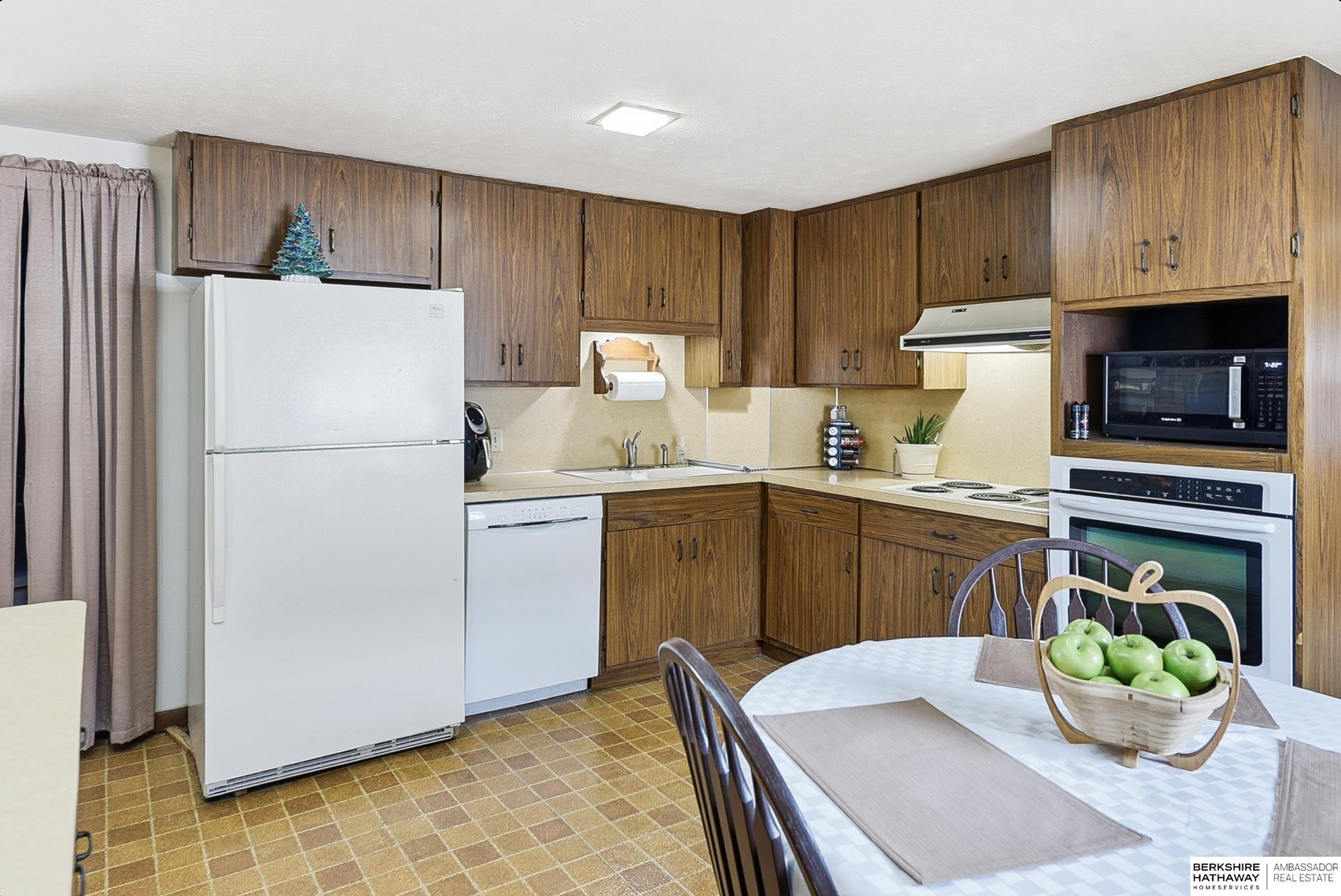 Bellevue, Nebraska 68147, United States, 3 Bedrooms Bedrooms, ,2 BathroomsBathrooms,Residential,Pending,254140