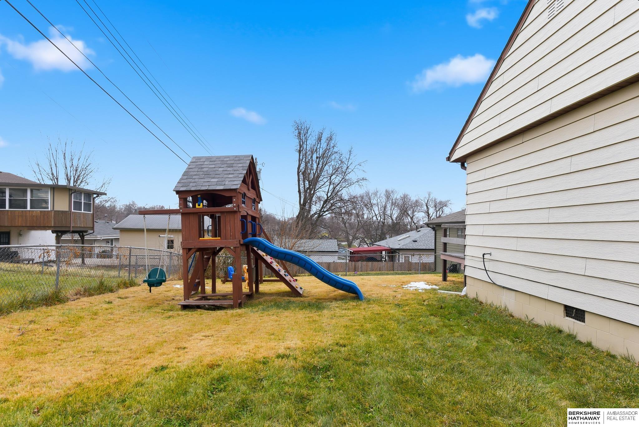 Bellevue, Nebraska 68147, United States, 3 Bedrooms Bedrooms, ,2 BathroomsBathrooms,Residential,Pending,254140