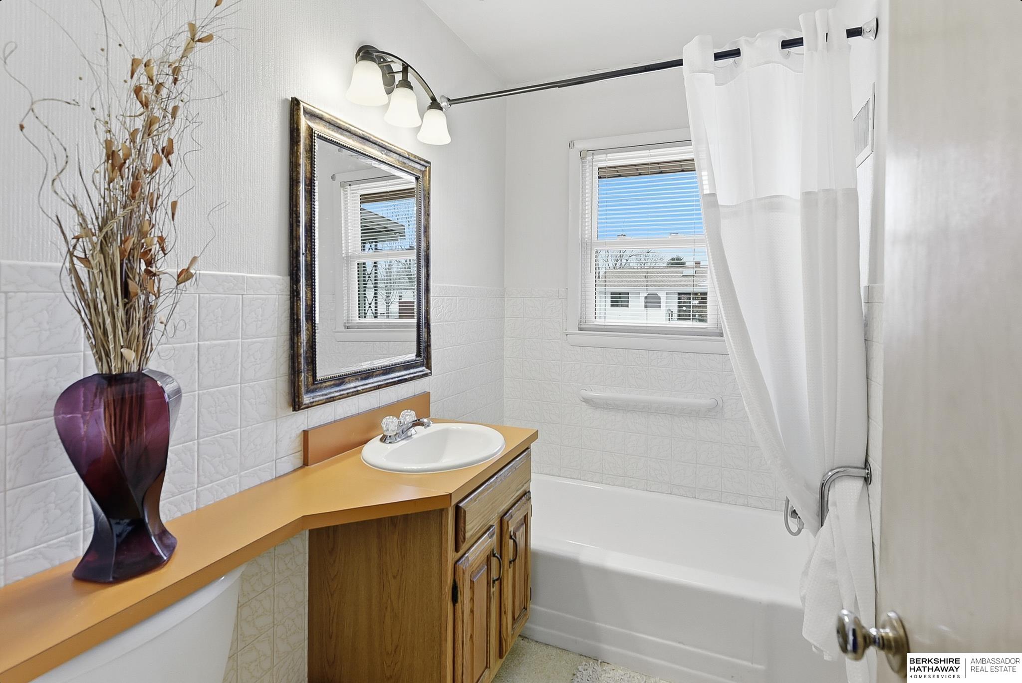 Bellevue, Nebraska 68147, United States, 3 Bedrooms Bedrooms, ,2 BathroomsBathrooms,Residential,Pending,254140