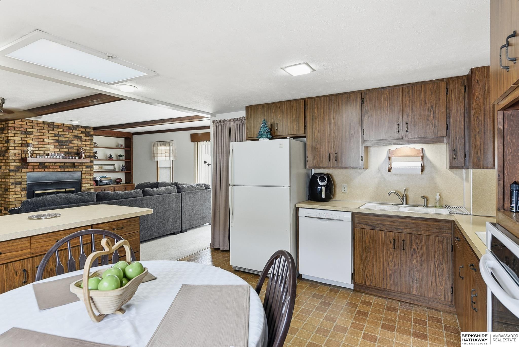 Bellevue, Nebraska 68147, United States, 3 Bedrooms Bedrooms, ,2 BathroomsBathrooms,Residential,Pending,254140