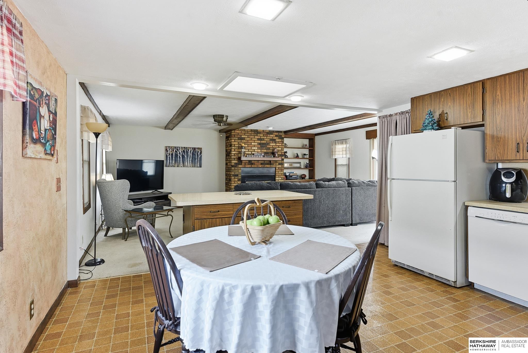 Bellevue, Nebraska 68147, United States, 3 Bedrooms Bedrooms, ,2 BathroomsBathrooms,Residential,Pending,254140