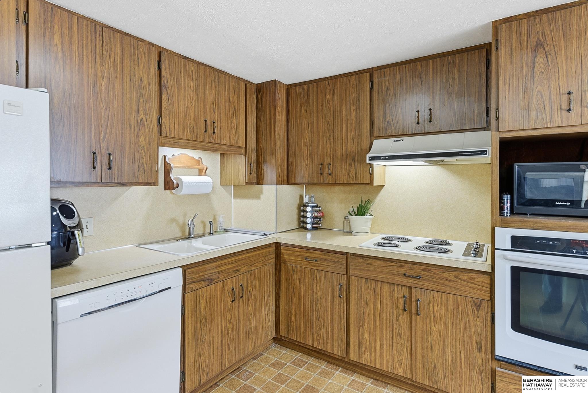 Bellevue, Nebraska 68147, United States, 3 Bedrooms Bedrooms, ,2 BathroomsBathrooms,Residential,Pending,254140