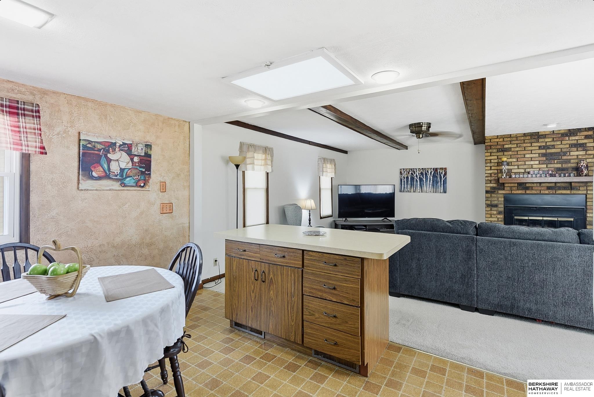 Bellevue, Nebraska 68147, United States, 3 Bedrooms Bedrooms, ,2 BathroomsBathrooms,Residential,Pending,254140