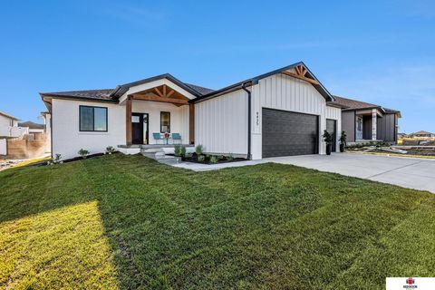 Photo of 9435 Breashears Street, Lincoln, NE 68516 (MLS # 22601626)