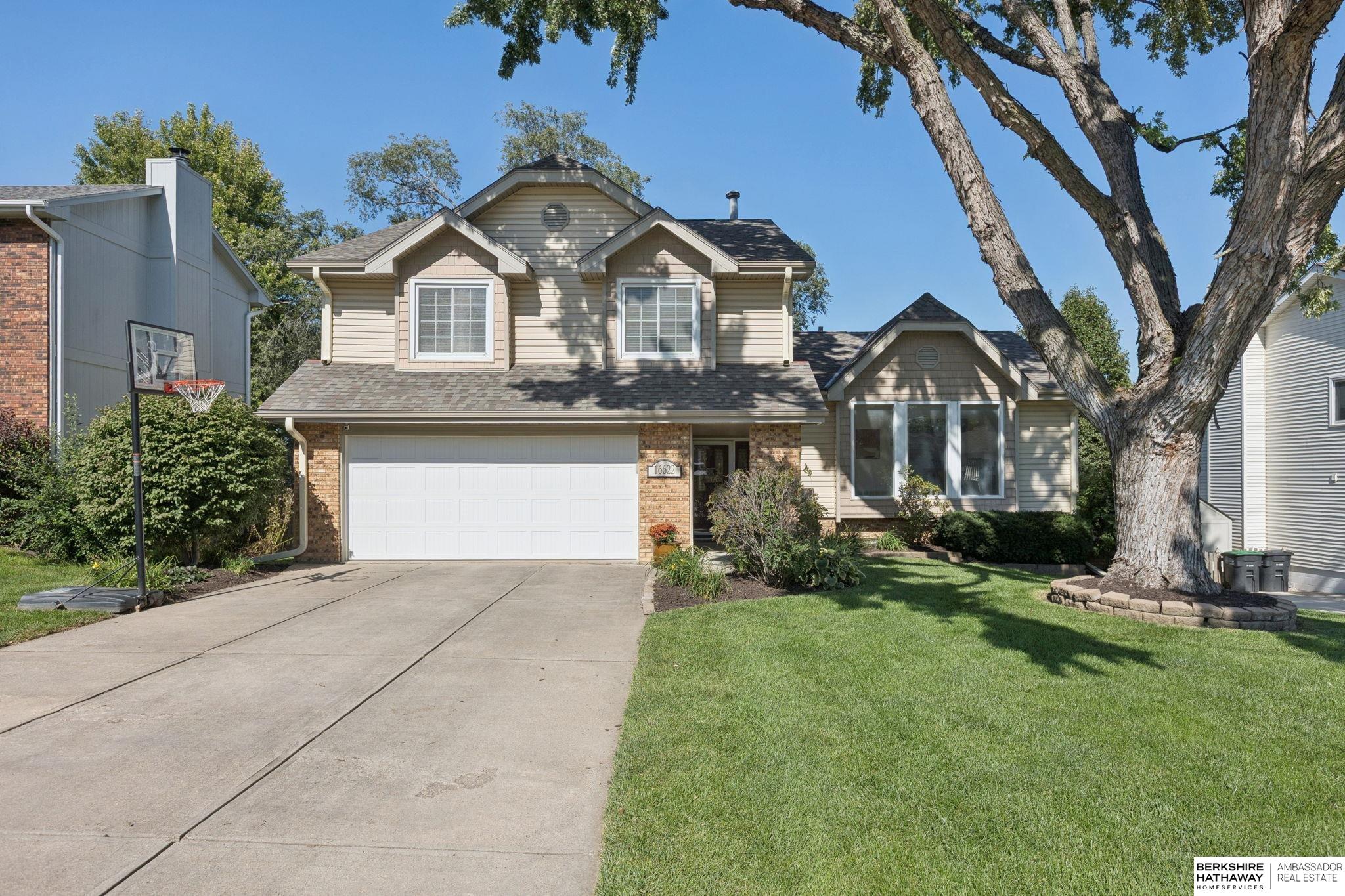 Omaha, Nebraska 68130, United States, 4 Bedrooms Bedrooms, ,2 BathroomsBathrooms,Residential,Pending,217506