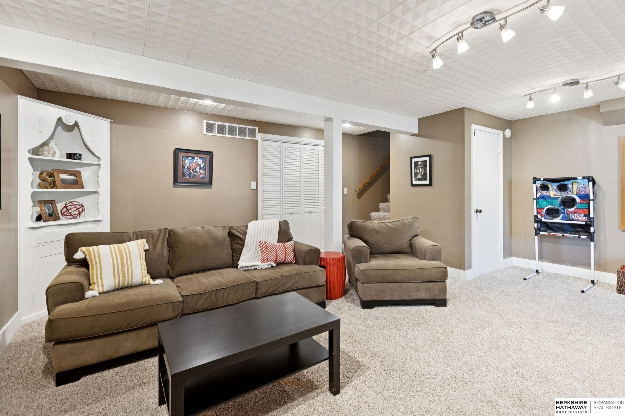 Omaha, Nebraska 68130, United States, 4 Bedrooms Bedrooms, ,2 BathroomsBathrooms,Residential,Pending,217506