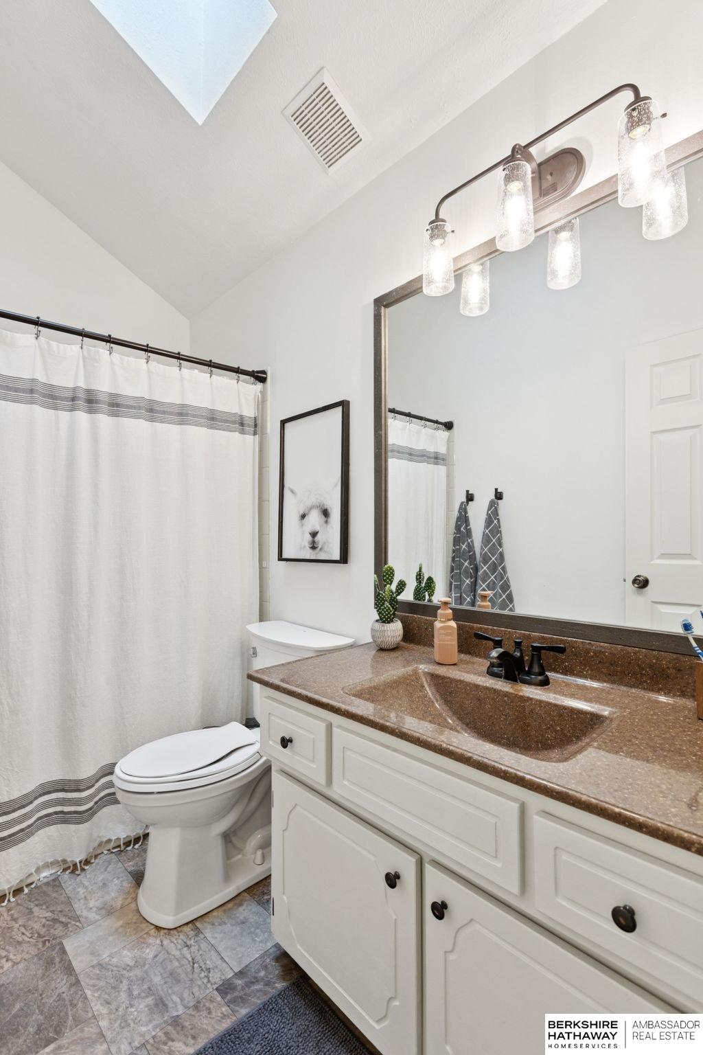 Omaha, Nebraska 68130, United States, 4 Bedrooms Bedrooms, ,2 BathroomsBathrooms,Residential,Pending,217506