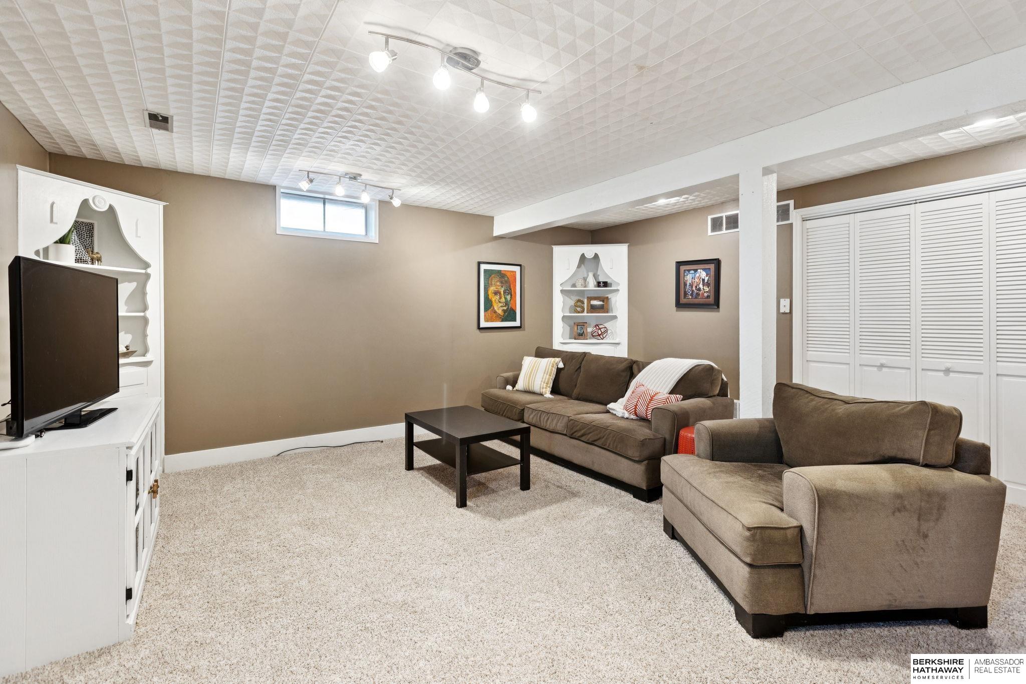 Omaha, Nebraska 68130, United States, 4 Bedrooms Bedrooms, ,2 BathroomsBathrooms,Residential,Pending,217506