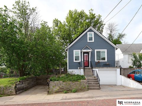 Photo of 1439 Phelps Street, Omaha, NE 68107 (MLS # 22612216)