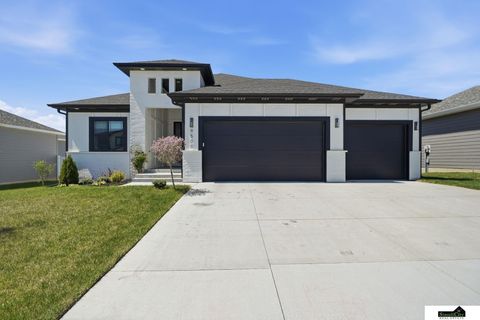 Photo of 9505 Estela Avenue, Lincoln, NE 68516 (MLS # 22613367)