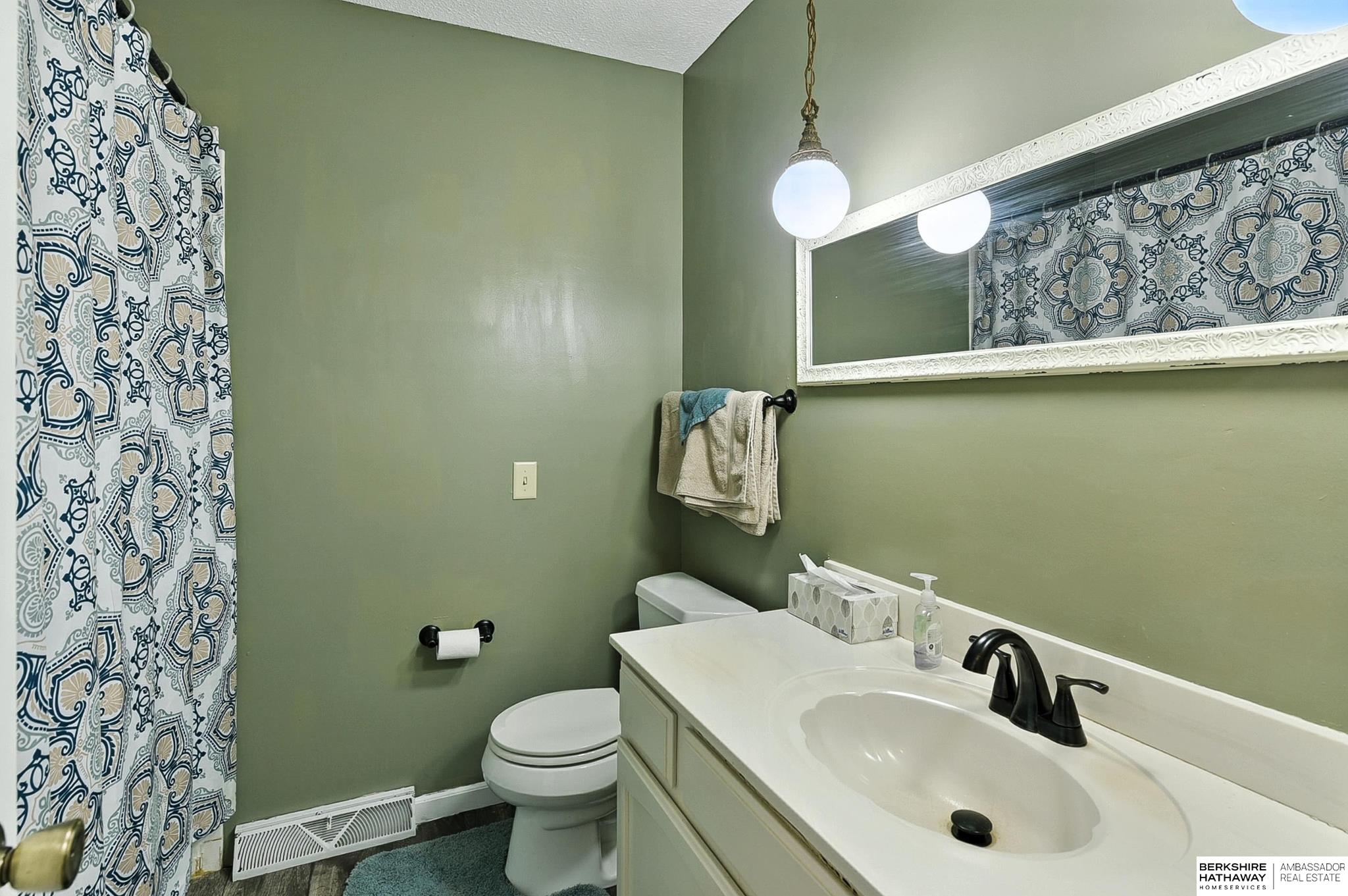 Omaha, Nebraska 68144, United States, 3 Bedrooms Bedrooms, ,2 BathroomsBathrooms,Residential,Active,162811