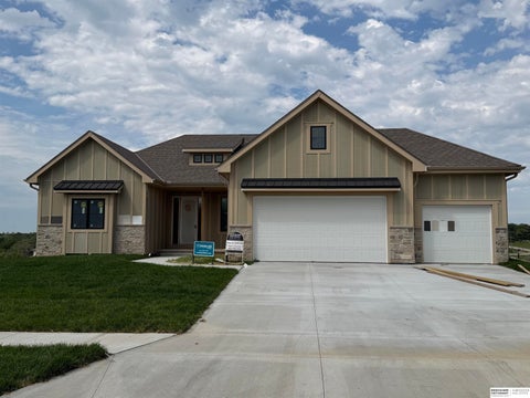 Photo of 10104 S 117th Street, Papillion, NE 68046 (MLS # 22607638)