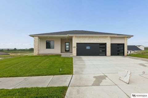 Photo of 8815 Legacy Street, Papillion, NE 68046 (MLS # 22626377)