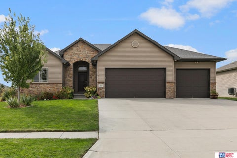 Photo of 1201 Ridge Road, Hickman, NE 68372 (MLS # 22627570)
