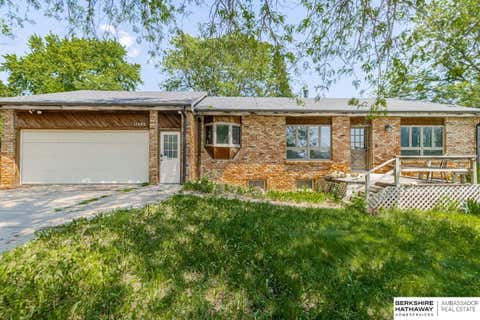 Photo of 11222 Erskine Street, Omaha, NE 68164 (MLS # 22619852)