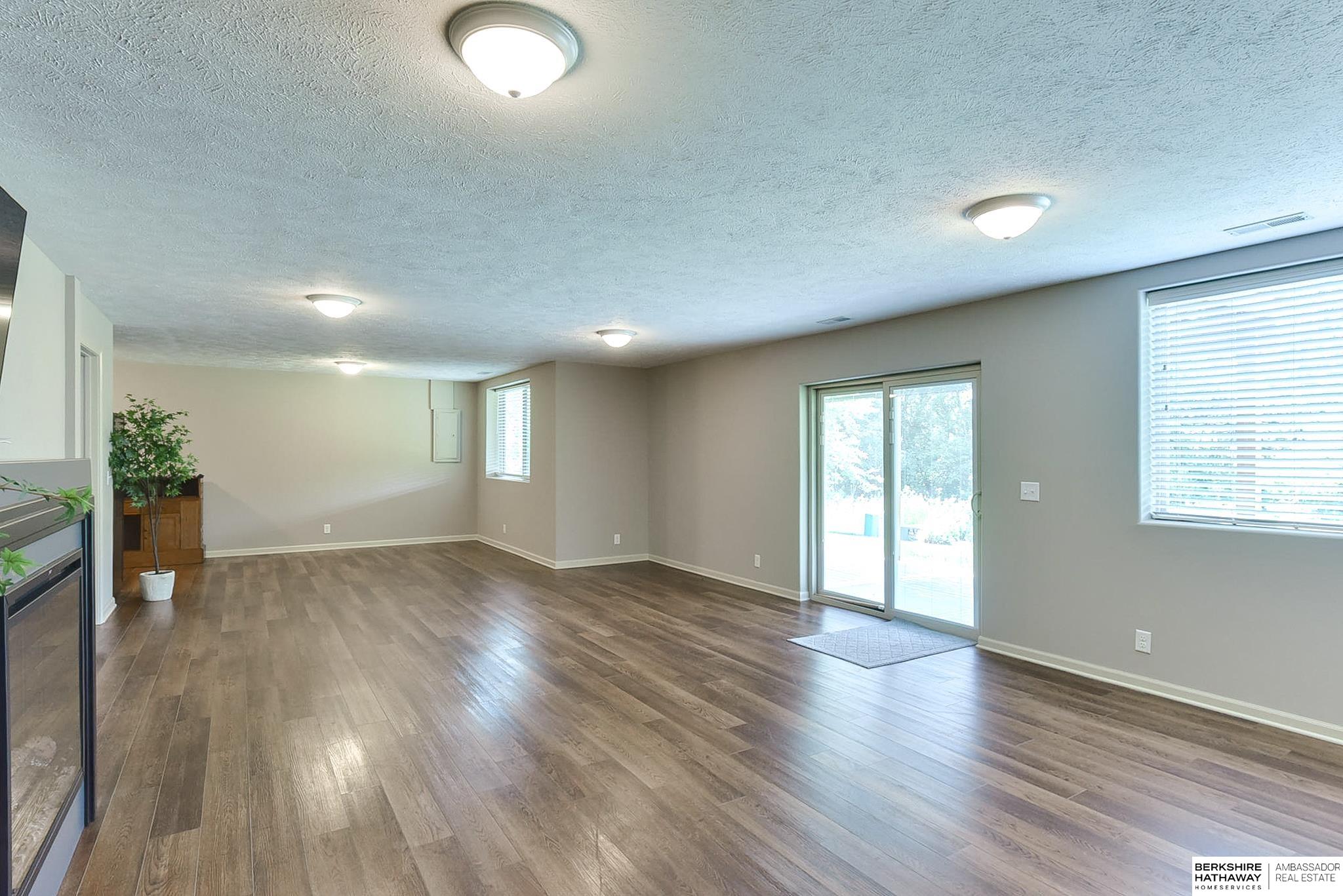 Omaha, Nebraska 68116, United States, 2 Bedrooms Bedrooms, ,2 BathroomsBathrooms,Residential,Pending,153269