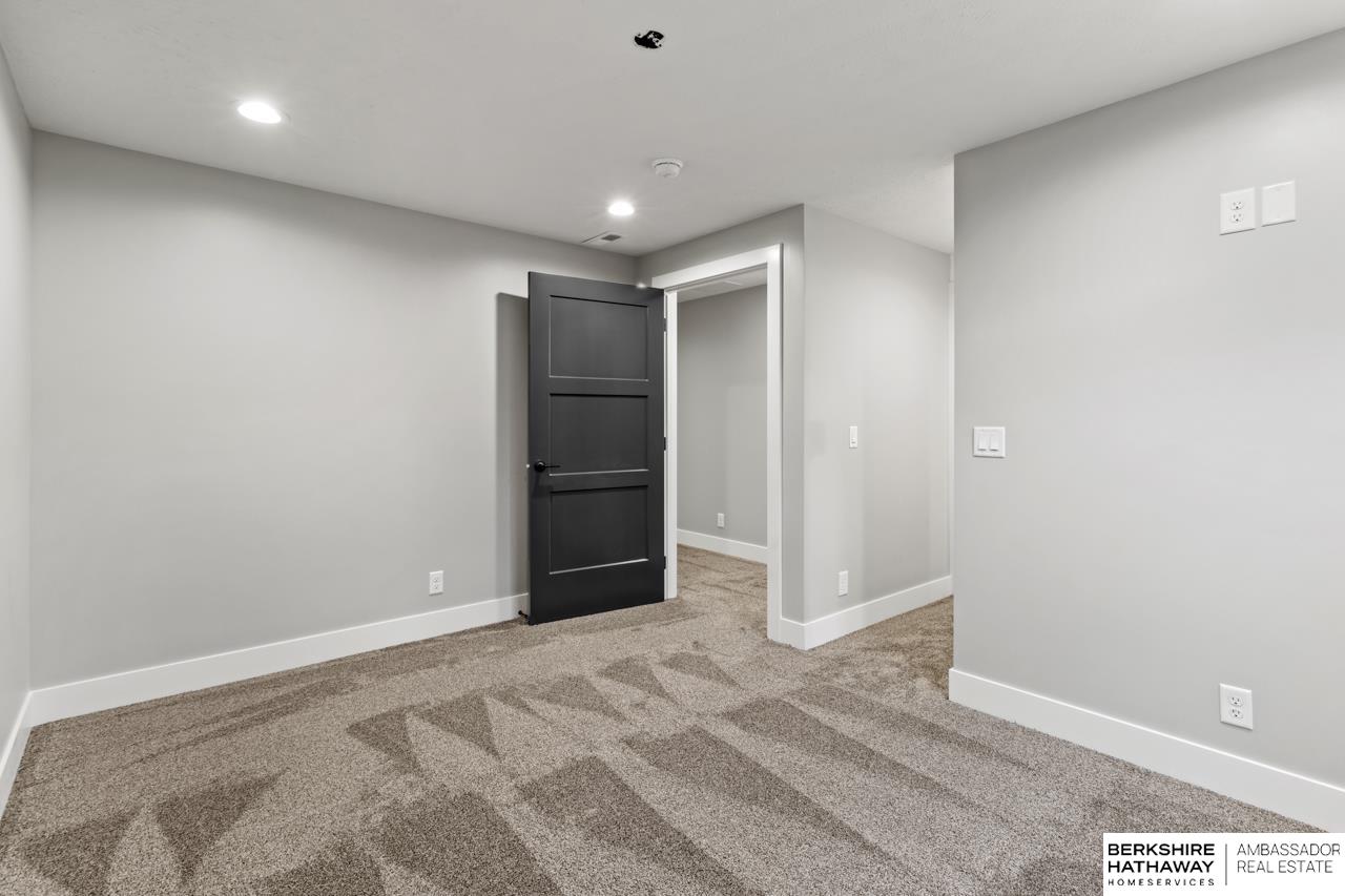 Elkhorn, Nebraska 68022, United States, 5 Bedrooms Bedrooms, ,3 BathroomsBathrooms,Residential,Active,233304