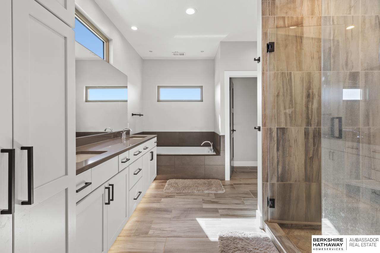 Elkhorn, Nebraska 68022, United States, 5 Bedrooms Bedrooms, ,3 BathroomsBathrooms,Residential,Active,233304