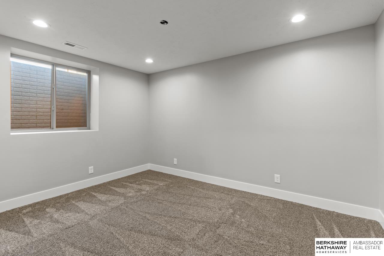 Elkhorn, Nebraska 68022, United States, 5 Bedrooms Bedrooms, ,3 BathroomsBathrooms,Residential,Active,233304