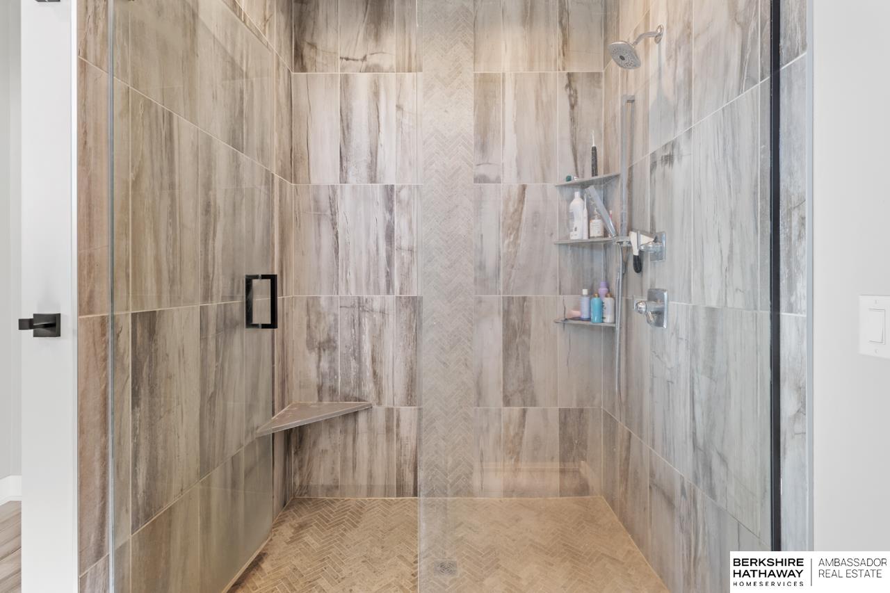 Elkhorn, Nebraska 68022, United States, 5 Bedrooms Bedrooms, ,3 BathroomsBathrooms,Residential,Active,233304