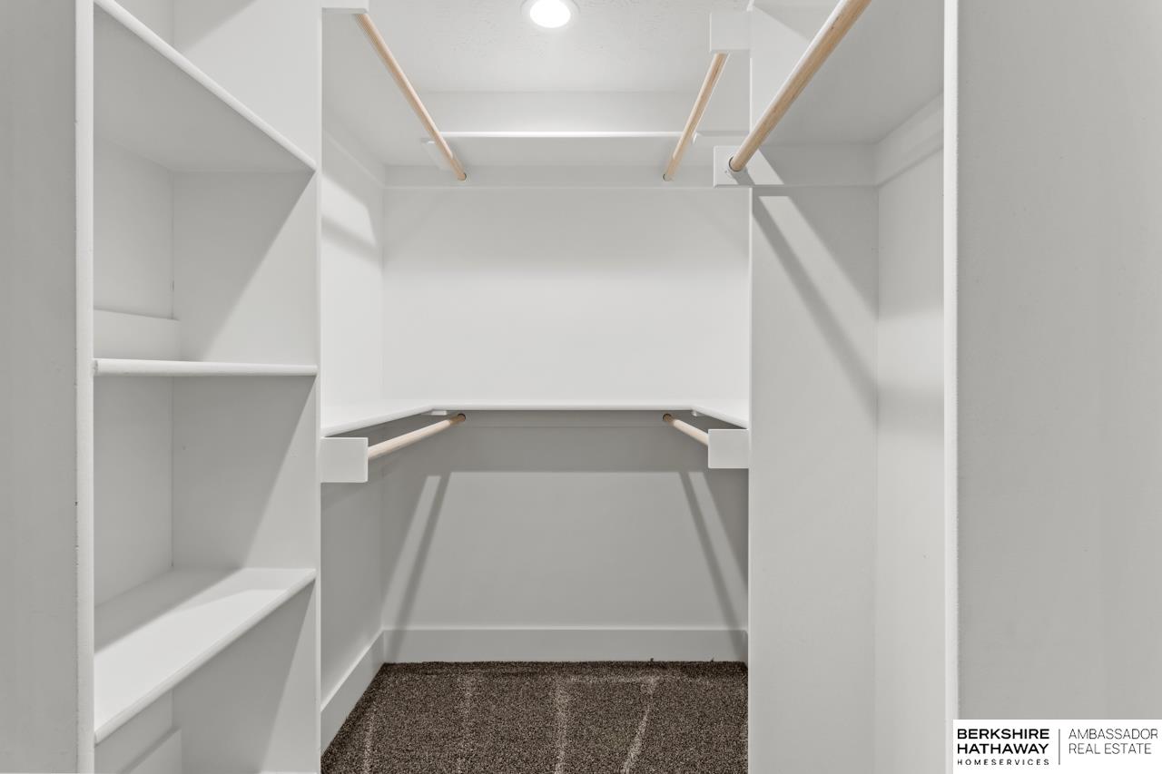 Elkhorn, Nebraska 68022, United States, 5 Bedrooms Bedrooms, ,3 BathroomsBathrooms,Residential,Active,233304