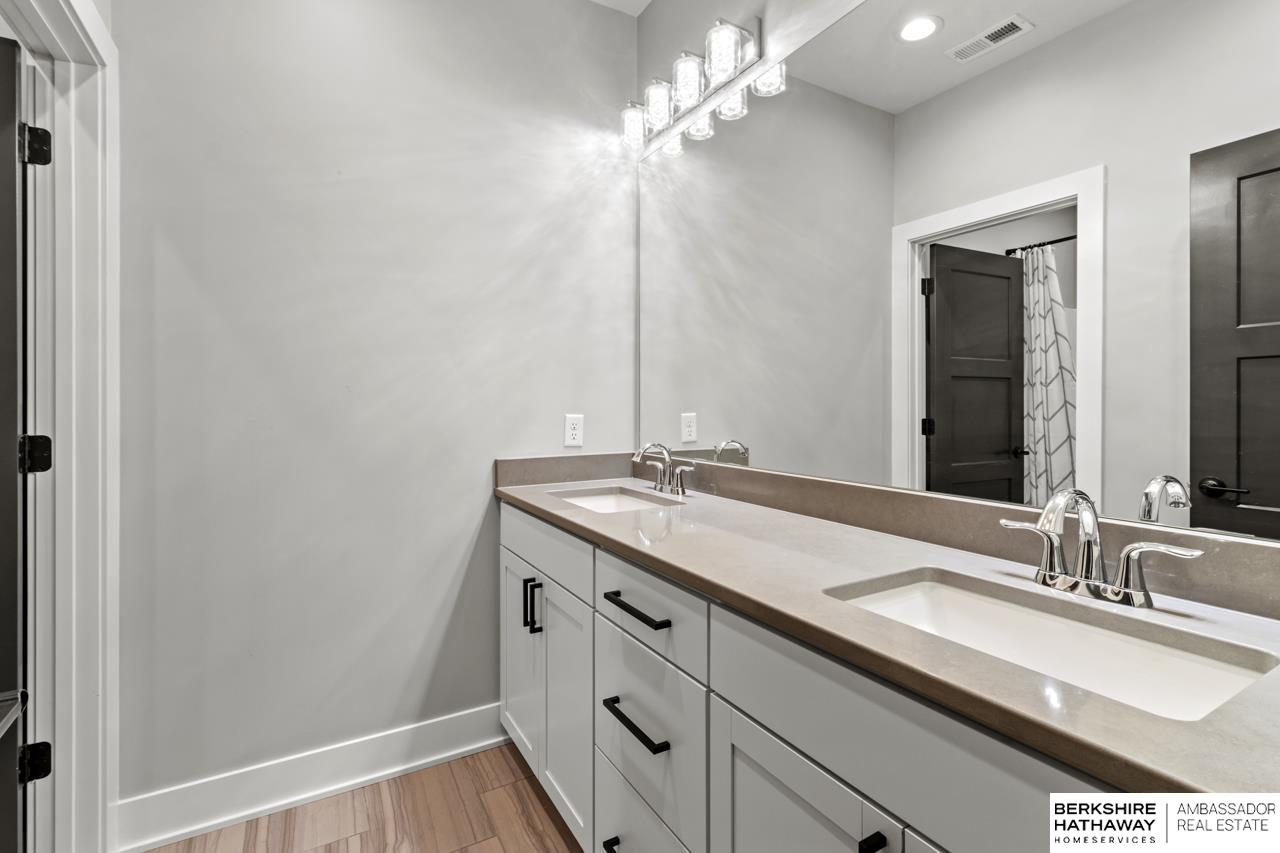 Elkhorn, Nebraska 68022, United States, 5 Bedrooms Bedrooms, ,3 BathroomsBathrooms,Residential,Active,233304