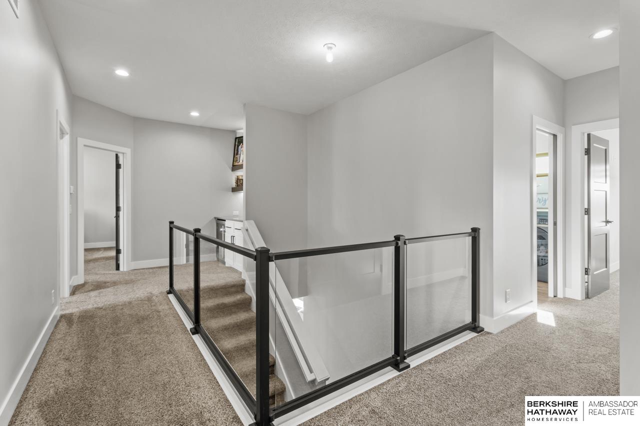 Elkhorn, Nebraska 68022, United States, 5 Bedrooms Bedrooms, ,3 BathroomsBathrooms,Residential,Active,233304