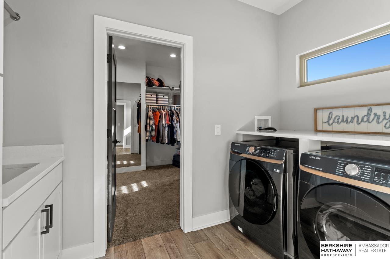 Elkhorn, Nebraska 68022, United States, 5 Bedrooms Bedrooms, ,3 BathroomsBathrooms,Residential,Active,233304