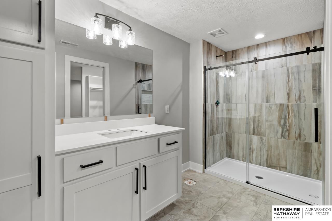 Elkhorn, Nebraska 68022, United States, 5 Bedrooms Bedrooms, ,3 BathroomsBathrooms,Residential,Active,233304