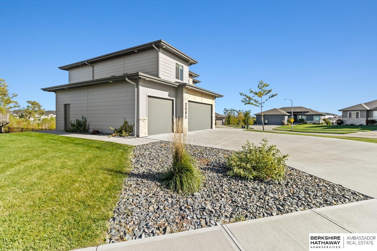 Elkhorn, Nebraska 68022, United States, 5 Bedrooms Bedrooms, ,3 BathroomsBathrooms,Residential,Active,233304