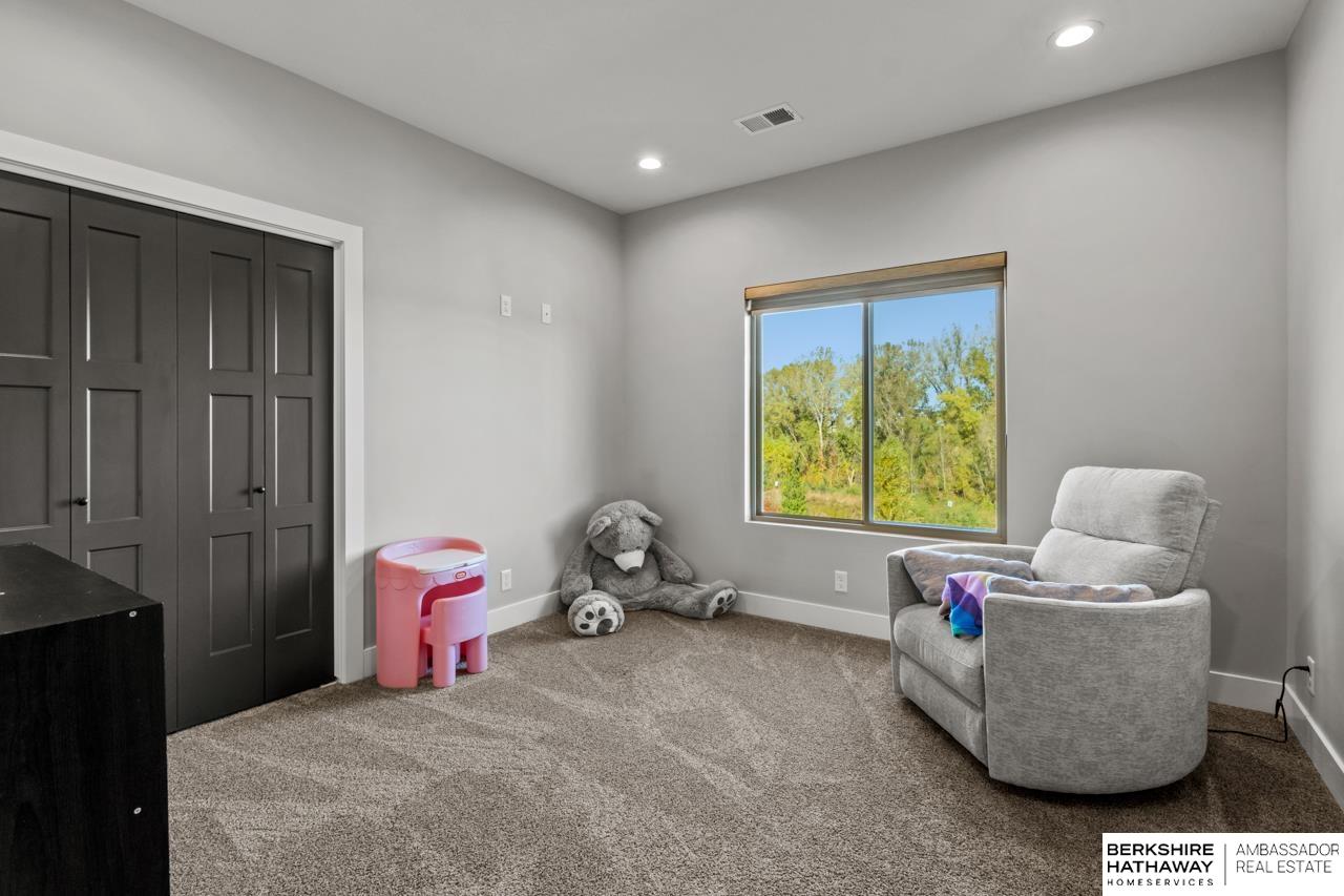 Elkhorn, Nebraska 68022, United States, 5 Bedrooms Bedrooms, ,3 BathroomsBathrooms,Residential,Active,233304