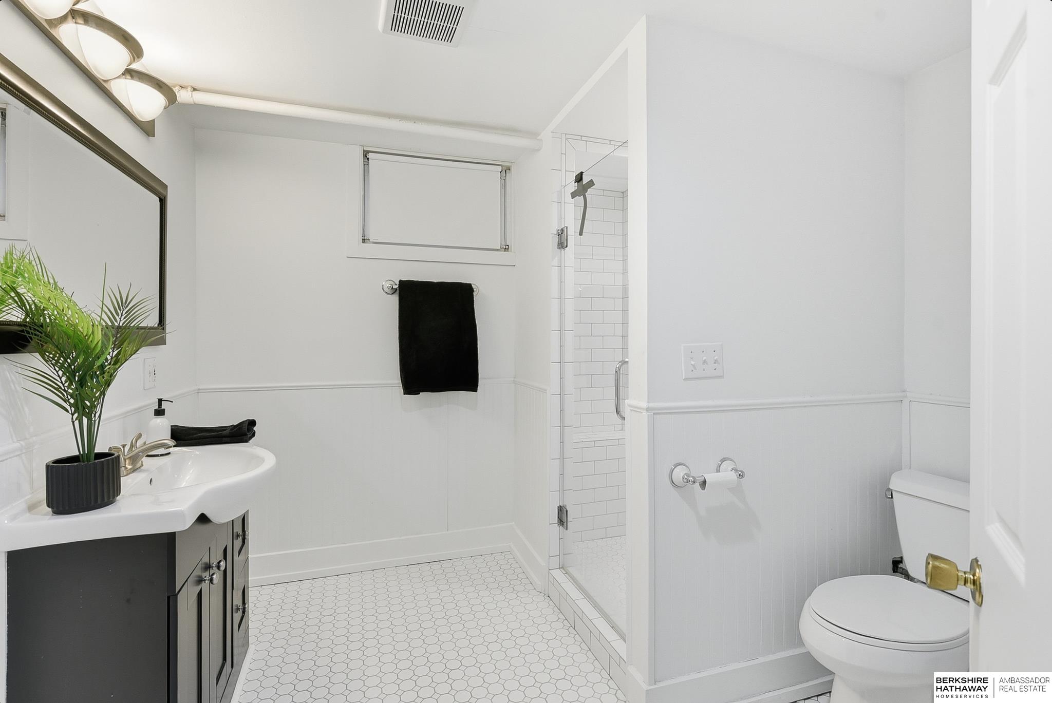 Omaha, Nebraska 68106, United States, 3 Bedrooms Bedrooms, ,2 BathroomsBathrooms,Residential,Active,253811