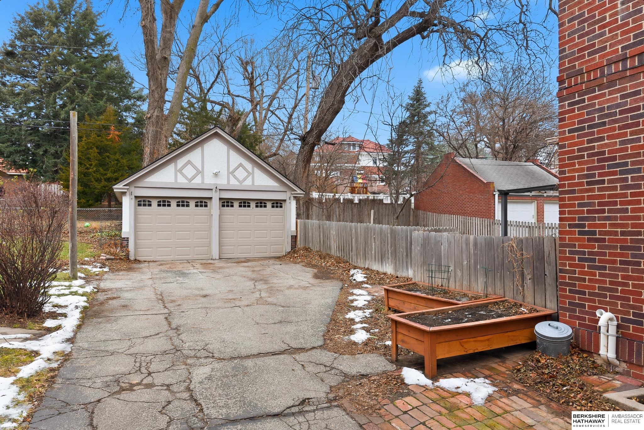 Omaha, Nebraska 68106, United States, 3 Bedrooms Bedrooms, ,2 BathroomsBathrooms,Residential,Active,253811