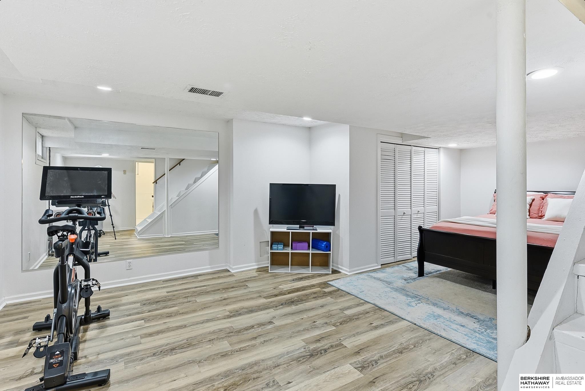 Omaha, Nebraska 68106, United States, 3 Bedrooms Bedrooms, ,2 BathroomsBathrooms,Residential,Active,253811