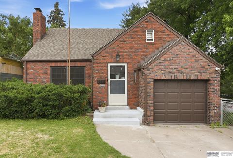 Photo of 3281 Vinton Street, Omaha, NE 68105 (MLS # 22615087)