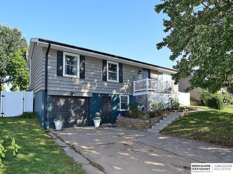 Photo of 8812 Keystone Drive, Omaha, NE 68134 (MLS # 22524338)