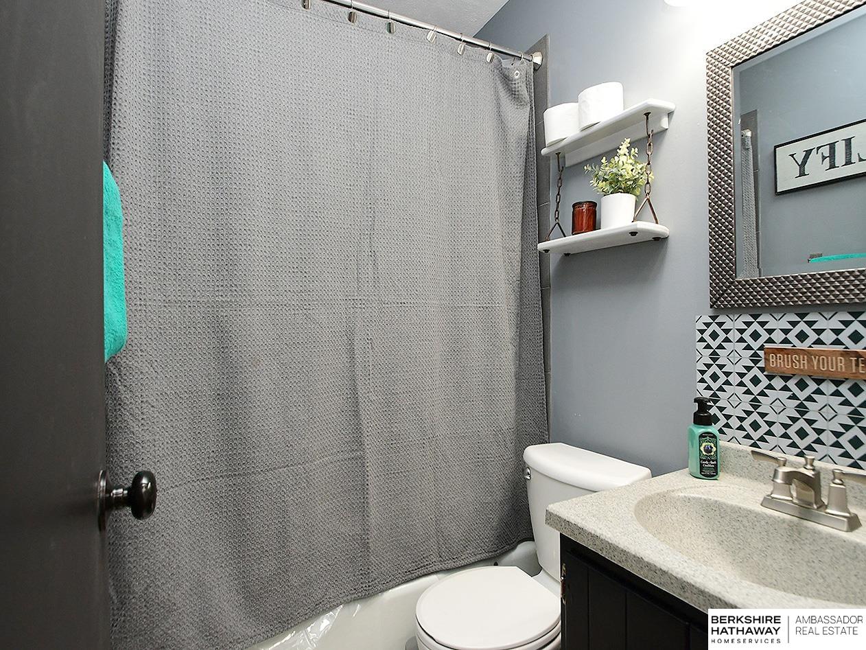 Omaha, Nebraska 68134, United States, 4 Bedrooms Bedrooms, ,3 BathroomsBathrooms,Residential,Active,211382