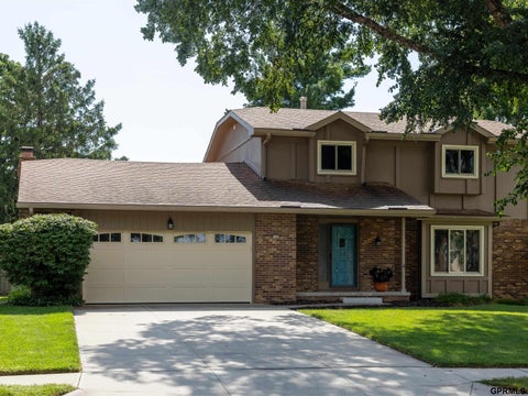 Photo of 15665 Fountain Hills Drive, Omaha, NE 68118 (MLS # 22627236)