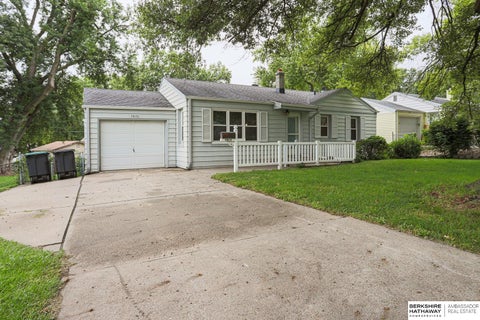 Photo of 7015 Western Avenue, Omaha, NE 68132 (MLS # 22627391)