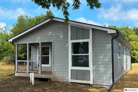 Photo of 2436 Larimore Avenue, Omaha, NE 68111 (MLS # 22626383)