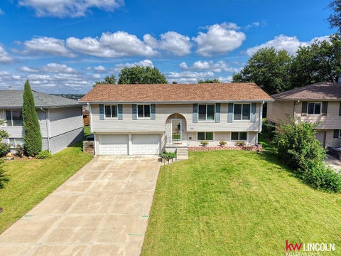 Photo of 5613 S 139th Street, Omaha, NE 68137 (MLS # 22627568)