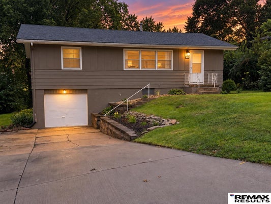 8809 NICHOLAS ST, OMAHA, NE 68114 - Image bac68baed5eee938a73e4f50e99a3a4e/690200729