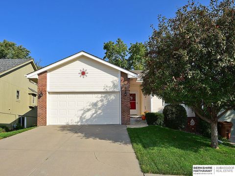 Photo of 4708 Bernadette Avenue, Omaha, NE 68157 (MLS # 22609222)
