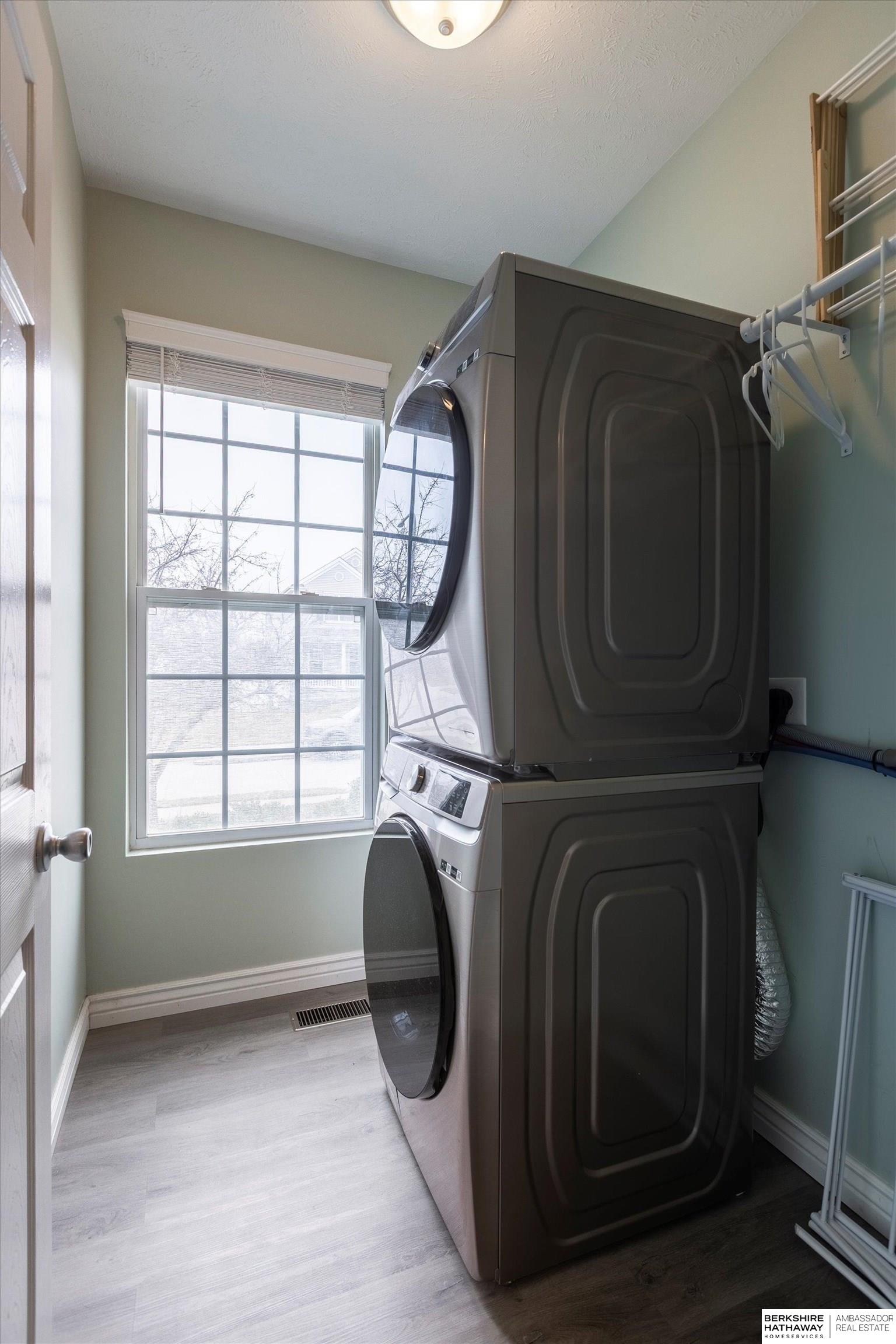 Omaha, Nebraska 68116, United States, 3 Bedrooms Bedrooms, ,3 BathroomsBathrooms,Residential,Pending,112788