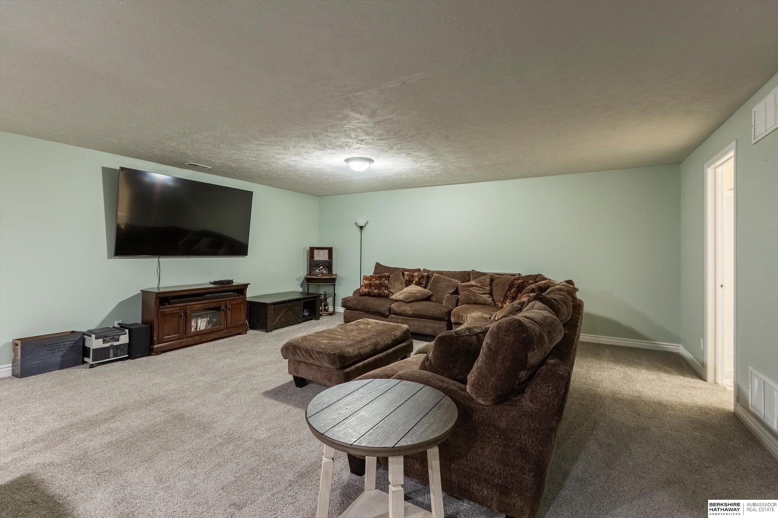 Omaha, Nebraska 68116, United States, 3 Bedrooms Bedrooms, ,3 BathroomsBathrooms,Residential,Pending,112788