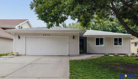 Photo of 5312 London Road, Lincoln, NE 68516 (MLS # 22617933)